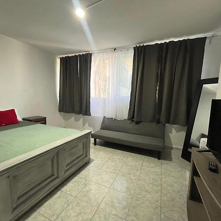 8 Venator House Boutique Apartment Leon Bagian luar foto