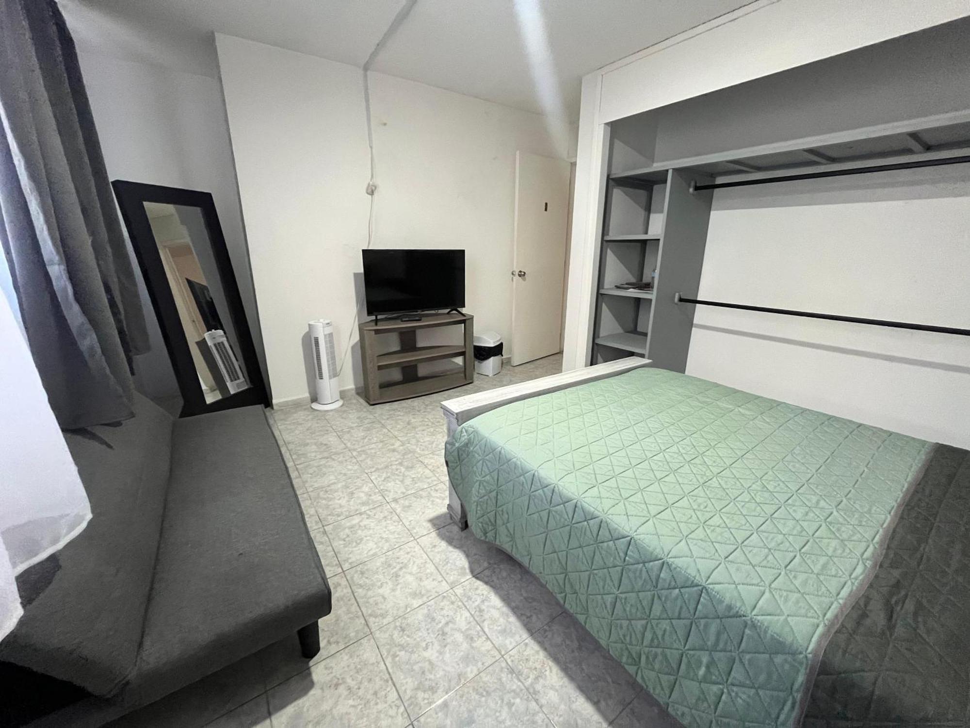 8 Venator House Boutique Apartment Leon Bagian luar foto