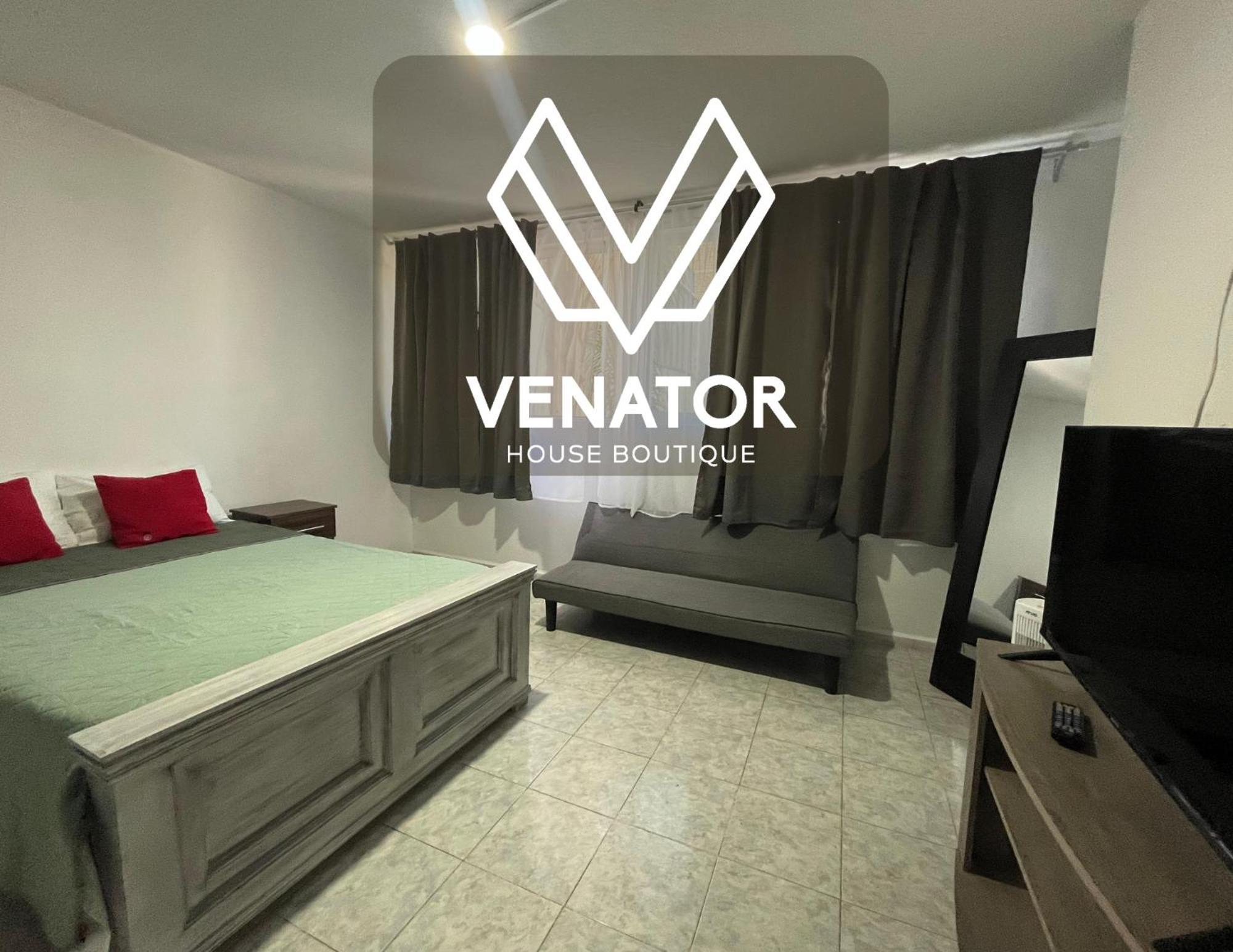8 Venator House Boutique Apartment Leon Bagian luar foto